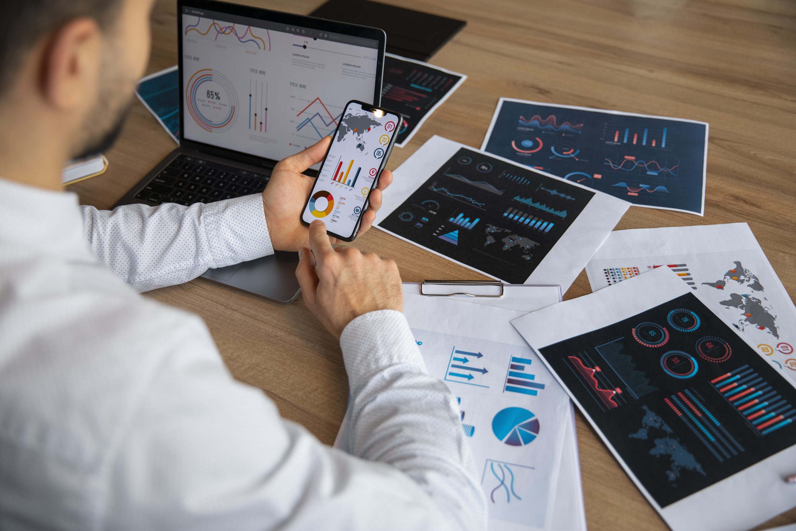 El lado oscuro del data-driven: cuando mirar más no te ayuda a ver mejor